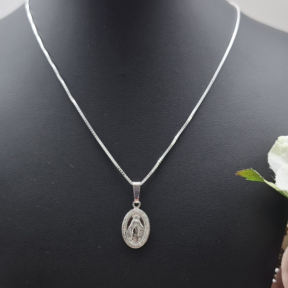 ❤️ DAINTY MIRACULOUS MEDAL NECKLACE - Picture 2 of 5